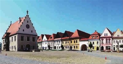 ■　让多种风格的建筑、绘画、装饰艺术并存，能小修绝不大修，要修，就要不惜代价