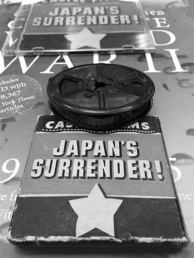 日本投降实况8毫米无声胶片 </p>

<p>　　<strong>形式各异，殊途同归</strong></p>

<p>　　随着对文物价值认识的提升以及面对部分国家在历史问题上的不断挑衅，以鲁照宁为代表的爱国侨胞越来越意识到，应该利用自身的资源和优势帮助海外民间二战文物回流中国。他们用实际行动做了大量的努力，并且持续了很多年。</p>

<p>　　海外华人帮助文物回流最主要的方式有私人捐赠、竞拍所得、劝捐、民间收集等。文物的种类涵盖了报纸、杂志、传单、手札等。</p>

<p>　　大多数华人捐赠者是以个人的形式：曾参战的美军华人医官曹棣华先生2011年底将自己留存的照片捐给了广东华侨博物馆。也有华人自发形成组织的。去年，旅美华人作家招思虹捐出了她和她的读者团队一起在美国和欧洲各地搜集的报纸期刊，其中包括刊登过《开罗宣言》的《麻省春田联合日报》。此外，还有法国的戴高乐基金会这样的国外组织，也曾为史料的寻访和收集工作提供了资源和便利。</p>

<p>　　<strong>为了真实的历史</strong></p>

<p>　　因为各种原因，不少二战文物留存海外。文物史料的缺失或无法公开就意味着相关历史可能得不到证实，国家在国际社会中关于历史问题的发声有可能受到质疑。</p>

<p>　　2014年接受美籍华人收藏家陈灿培的捐赠时，南京大屠杀遇难同胞纪念馆馆长朱成山表示：文物是历史的参与者，“具有不可争辩的说服力和不容置疑的真实性”。陈灿培向中国捐赠的大批从未公开过的珍贵文物填补了相当一部分馆藏史料空白，对学术研究和社会教育都有非同一般的意义。</p>

<p>　　尽管在经济上、精力上都需要极大的付出，这些华人仍然常年不断地坚持帮助二战文物回流祖国。一方面，他们中有些人亲历过战争，比别人更清楚战争的残酷，以及和平的来之不易。爱国侨领方李邦琴女士曾对媒体说，她之所以捐出二战古董飞机，一是为了纪念她的哥哥——曾获得飞虎队奖章的抗战飞行员李邦训；二是希望中美两国能永远“一起为人类的和平奋斗”。</p>

<p>　　另一方面，这些华人的动力更是来自于祖(籍)国故土的感情。“飞虎队”指挥官陈纳德将军的夫人陈香梅不仅捐赠了私人珍藏的文物，多年来还与丈夫战斗生活过的城市保持着亲密的联系。鲁照宁10年来的坚持就是为了告诉全世界，这段历史在他的家乡真真正正发生过。</p>

<p>　　<strong>流回来，也“传出去”</strong></p>

<p>　　经年累月，华人送回祖(籍)国的文物经过国内各个博物馆的鉴定和整理，很多都已经对外展出。如今，华人似乎开始了进一步的反思：仅仅帮助文物回流还不够，还应该把真实的二战历史和中国的历史观传递出去。</p>

<p>　　了解所在国的语言方式和思维逻辑是海外华人的优势，在对外交流上，他们可以做得更多。去年，方李邦琴女士在旧金山启动筹建首座“海外抗战纪念馆”，希望用本土化的方式向世界传达中国真实的抗战历史和中美在二战期间的合作和友谊。</p>

<p>　　同时，国内也积极地对外发声。今年是世界反法西斯战争胜利70周年，中国侨联新闻发言人乔卫对外公布，侨联计划在海外部分国家和地区做二战史料的巡展，以中国的视角对世界讲述这场战争。</p>

<p>　　海内外还有许许多多华人，怀着一颗爱国之心，尽个人之力为文物的回流做着不懈的努力。铭记历史的苦难是为了珍惜来之不易的和平现在，正视历史才能共同拥有更美好的未来。</p>

<p>　　</p>
<!-- publish_helper_end -->
                 

					<div class=