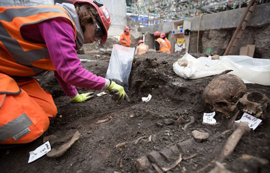 目前，考古学家们正式启动对贝德莱姆墓地的挖掘工作。（网页截图）