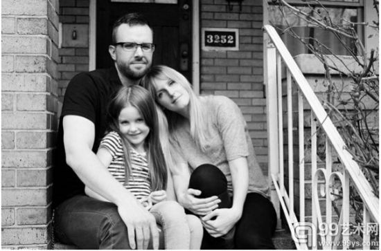 Abby Warhola 和他的丈夫及女儿