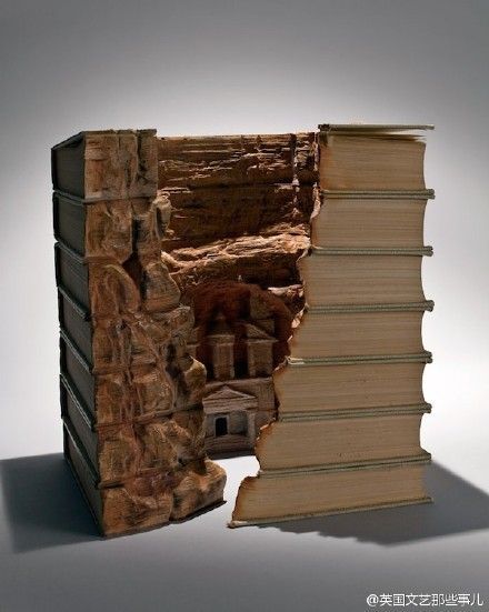 艺术家精致创意书雕美轮美奂