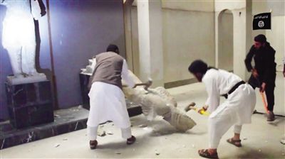 日前，极端组织“伊斯兰国”再度发布新视频，武装分子疯狂破坏摩苏尔一家博物馆内的古文物。