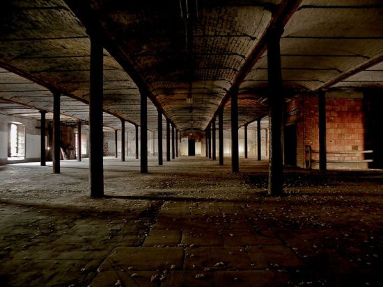 英男子沉迷废墟探险发现地下古城