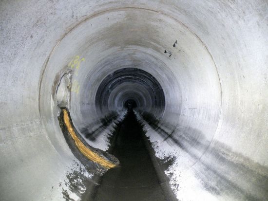 英男子沉迷废墟探险发现地下古城