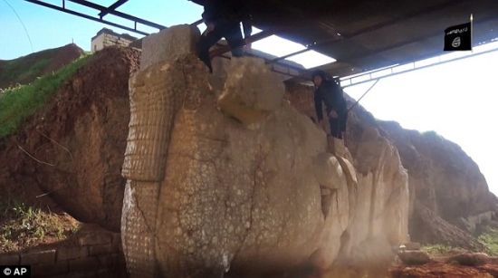ISIS大锤挥向千年亚述雕塑 各路学者强烈谴责