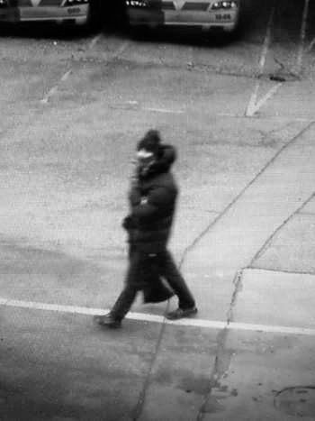 警方公布的嫌疑人图像  图/IC