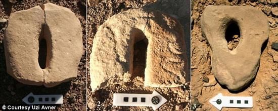 除了阴茎状结构以外，考古学家还发现一些女阴状的洞。这个科研组说：“这是一些梨状洞。”
