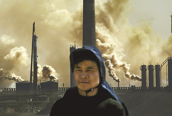 长期项目类三等奖： 《发展与污染》 卢广（中国）/摄