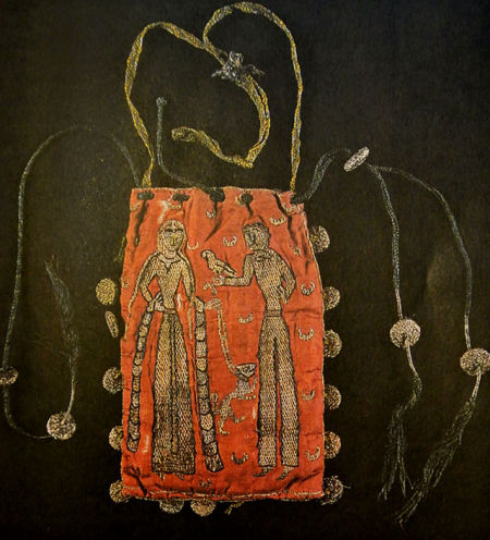 綉有求爱画面的亚麻钱包，带丝绳，1170-1190年