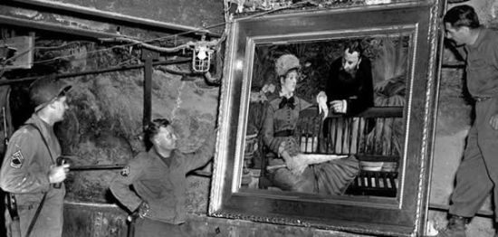 盟军在矿井起获的纳粹掠夺的艺术品。