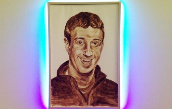 奇葩艺术家用自己的屎给扎克伯格画了幅肖像