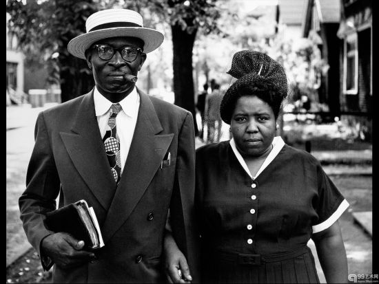 《丈夫和妻子在星期天的上午》戈登·帕克  1950年摄于底特律