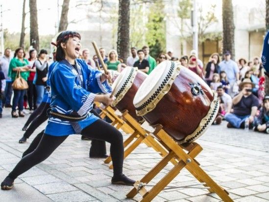 达拉斯艺术区中有很多景点可供参观，如拉斯艺术博物馆(可以免费参观)，纳什尔雕塑中心(the Nasher Sculpture Center)，达拉斯亚洲艺术馆(也可以免费参观)，迈耶森交响乐中心，AT&T表演艺术中心等。