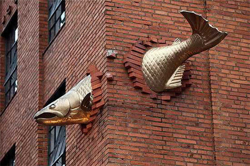 《鲑鱼雕塑》