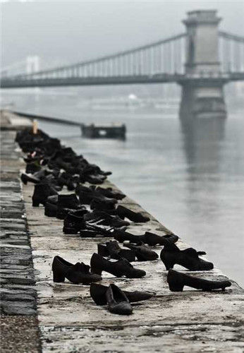《多瑙河畔的鞋》
