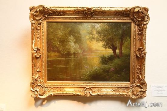 展出的巴比松画派风景画作品《河边漫步》