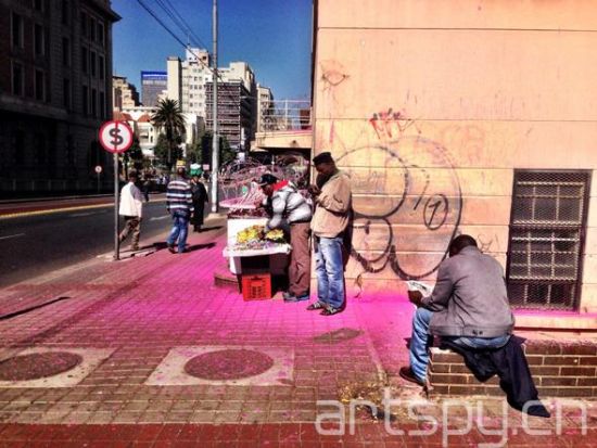 南非艺术家将约翰内斯堡变成粉色