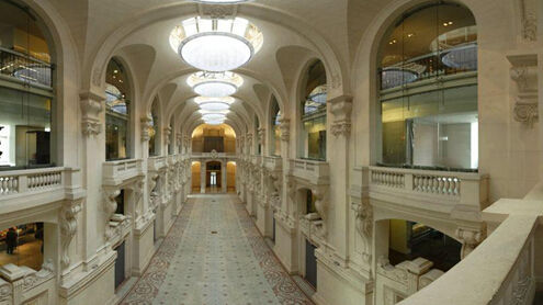 失窃的巴黎卢浮宫装饰艺术博物馆