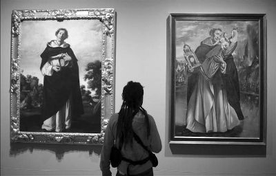 游客在普拉多博物馆欣赏馆藏