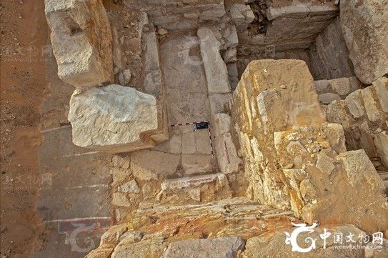 埃及古迹部部长马姆杜·埃尔达玛蒂(Mamdouhal-Damaty)在一份声明中称，在发现该古墓之前，人们并不知道奈弗力弗拉王后的名字。目前，马姆杜已确定其称谓为肯塔卡维斯(Khentakawess)，并表示这是“我们首次发现该王后之名，在找到她的古墓之前我们无从知晓这一信息。”