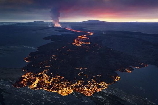 据悉，Holuhraun火山周围的区域是冰岛最大的火山活跃范围，有约27平方英里(约70平方千米)。(网页截图)