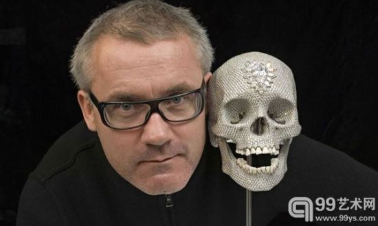 达明·赫斯特及其装置作品《钻石头颅》