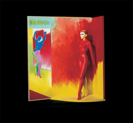 艾伦·琼斯《站立》，185x185x63cm，玻璃纤维胶合板，1991年，私人收藏。图片版权归艾伦·琼斯