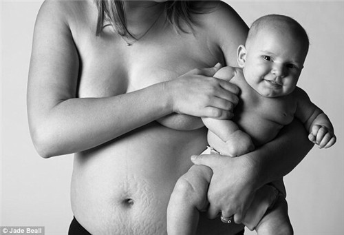 摄影师拍人母裸照展示女性身体美
