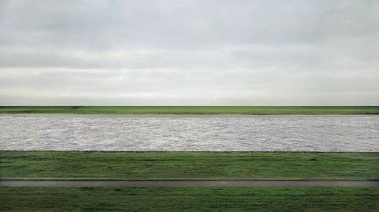 Rhein II（莱茵河二号），摄影：Andreas Gursky（1999），430万美元 图片</p>

<p>　　里克目前住在美国，他出售的黑白照片名为《幻影》，日前以780万澳元高价售出，成为世界上最昂贵照片。这张照片是其在美国西南部亚利桑那州羚羊峡谷(Antelope Canyon)拍摄的。里克说，他被羚羊峡谷所吸引。这个峡谷是流水经过数百万年冲刷形成的。</p>

<p>　　这张照片的买主是一位私人收藏家，他以前曾买过里克的其他作品，比如290万美元(约合人民币1795万元)买下《幻想》(Illusion)、130万美元(约合人民币804万元)买下《永恒的心境》(Eternal Moods)。</p>

<p>　　里克说：“我拍摄所有照片的目的都是为了展示大自然的力量，并通过鼓励人去感受激情、与照片连接来传递这种力量。”</p>

<p>　　里克从孩童时代就开始摄影，从未中断过。他是澳大利亚职业摄影协会和美国职业摄影师协会的大师级摄影师。在世界最昂贵20张照片中，里克的作品就占了4张。(沈姝华 </p>
<!-- publish_helper_end -->
                 

					<div class=
