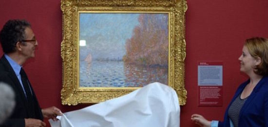 莫奈的油画《阿让伊特盆地塞纳河上的帆船》已经修复完成并回到了美术馆墙上展出。
