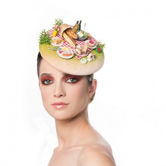 以假乱真！艺术家奇思妙想打造美食帽饰
