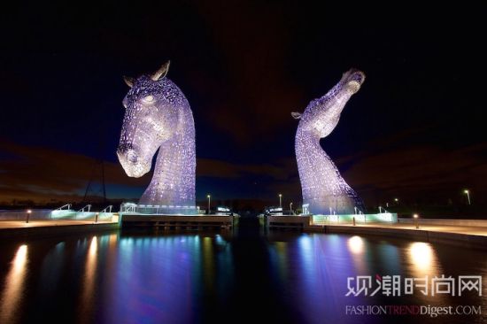 巨大的马头形雕塑