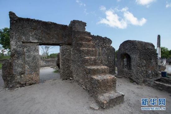 这是11月26日在坦桑尼亚巴加莫约东南的卡奥莱遗迹拍摄的建于13世纪的清真寺。1
