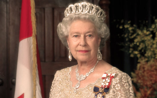 钞票上的英女王：世界上最无与伦比的青春纪念册