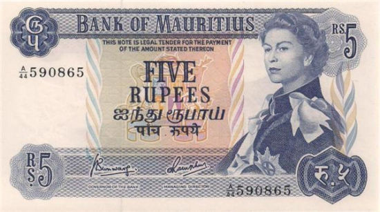 29岁，英女王的肖像出现在毛里求斯的钞票上。