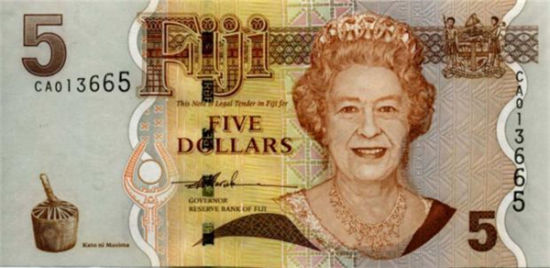 73岁，英女王肖像出现在斐济钞票上。 