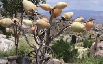 ■ 土耳其卡帕多奇亚用废弃物做成的装置不亚于美术馆馆藏