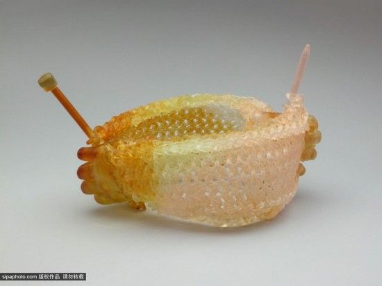 艺术家巧用玻璃编织 绝美雕塑挑战视觉