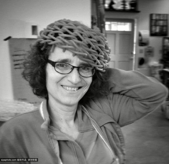 艺术家巧用玻璃编织 绝美雕塑挑战视觉