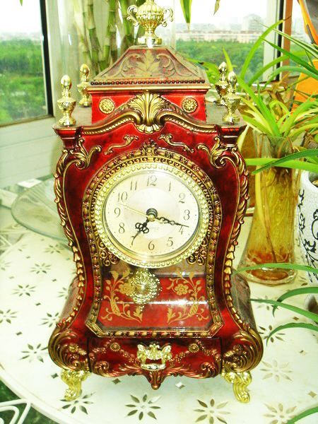 欧式仿古台钟，实为中国制造，以3000日元成交。作者购