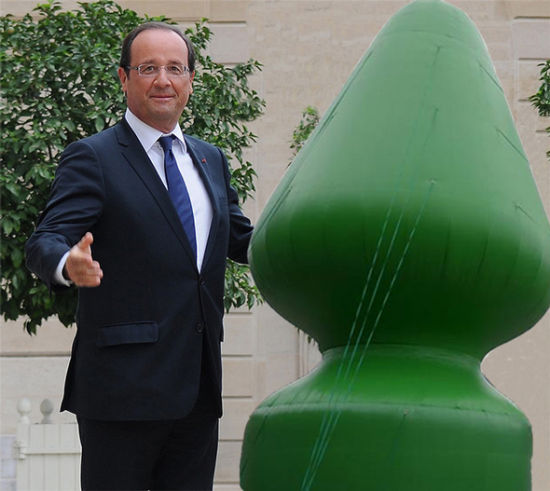 法国总统力挺麦卡锡雕塑