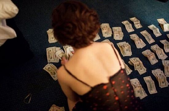 摄影师记录21岁妓女日常生活