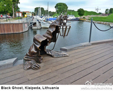 世界最有创意的炒鸡棒雕塑