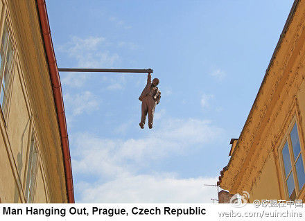 世界最有创意的炒鸡棒雕塑