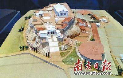 雅典卫城博物馆展出的卫城复原模型。张东明 摄