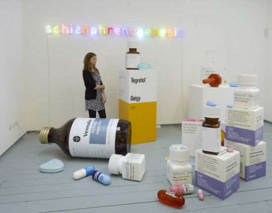 你今天吃药了没：达明·赫斯特新展展现药品美学