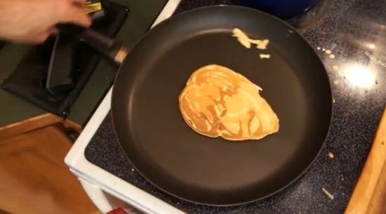 艺术家父亲烹制甲壳虫乐队形状薄饼引关注