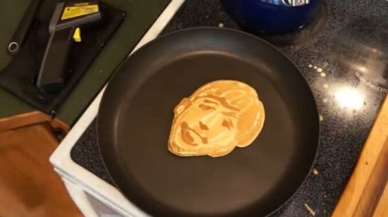 艺术家父亲烹制甲壳虫乐队形状薄饼引关注