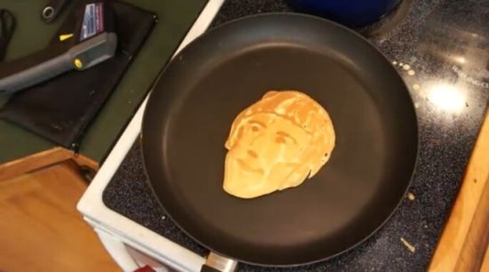 艺术家父亲烹制甲壳虫乐队形状薄饼引关注