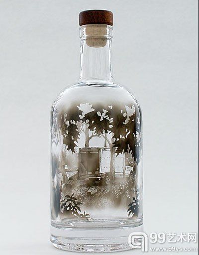 Jim Dingilian用烟雾在瓶子里作画
